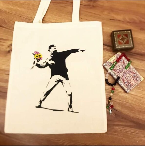 Tote bag lanceur de fleurs (Banksy)