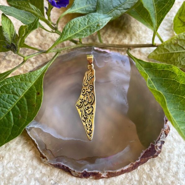 Pendentif "Sur cette Terre..." (rempli)