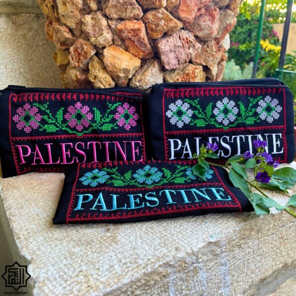 Pochette décorée de broderies traditionnelles palestiniennes