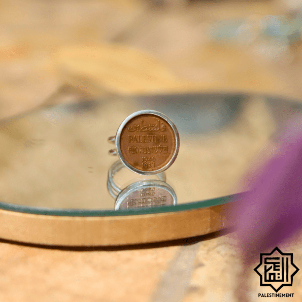 Ring with one authentic coin