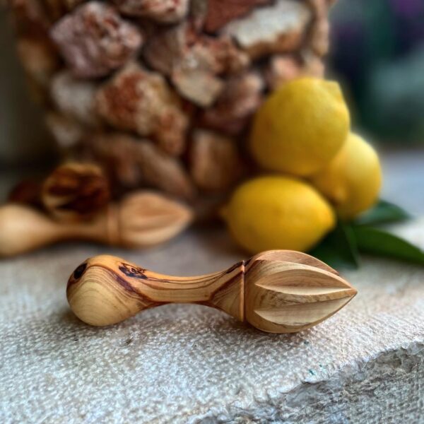 Olive Wood Lemon Squeezer - Image 4