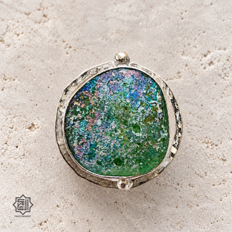 Bague irisée sur fond grège mat-2